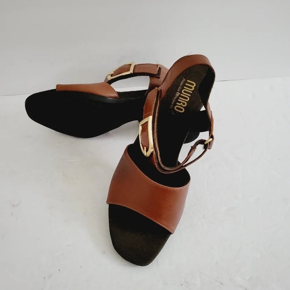 NEW Munro Women's  Neeta Block Heel Sandals Size 8
